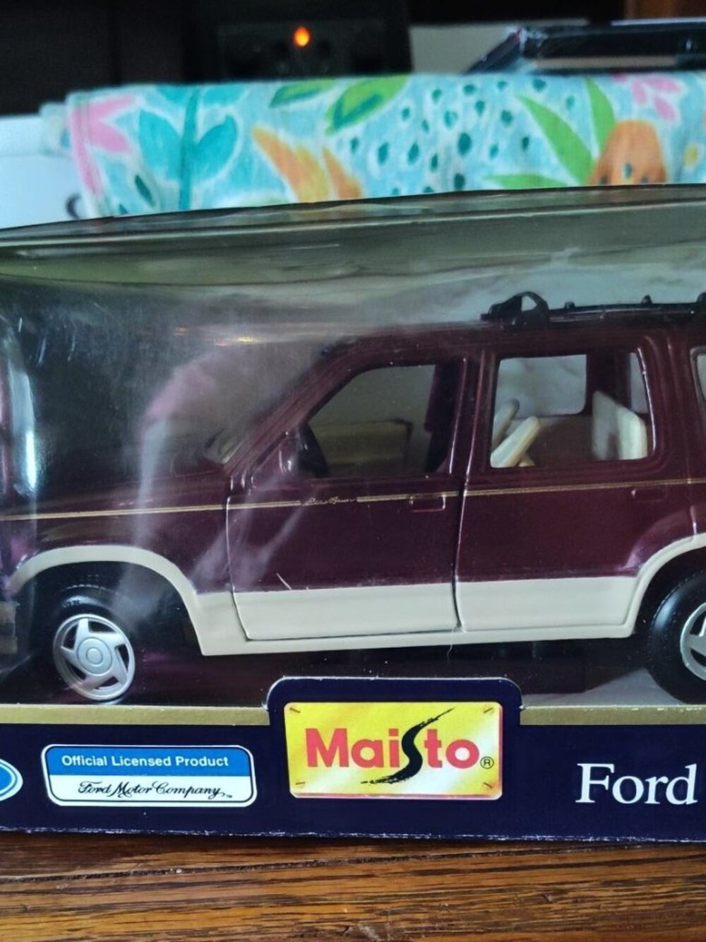 Maisto 1992 Ford Explorer Die-Cast SUV SHIPS FREE